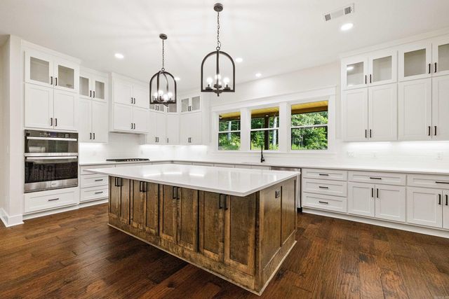 7000 Rolling Manor Drive, Benton, AR 72019
