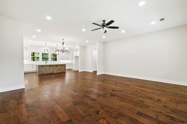 7000 Rolling Manor Drive, Benton, AR 72019