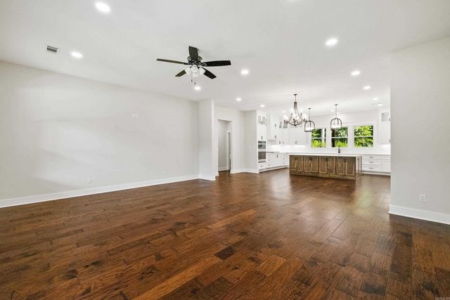 7000 Rolling Manor Drive, Benton, AR 72019