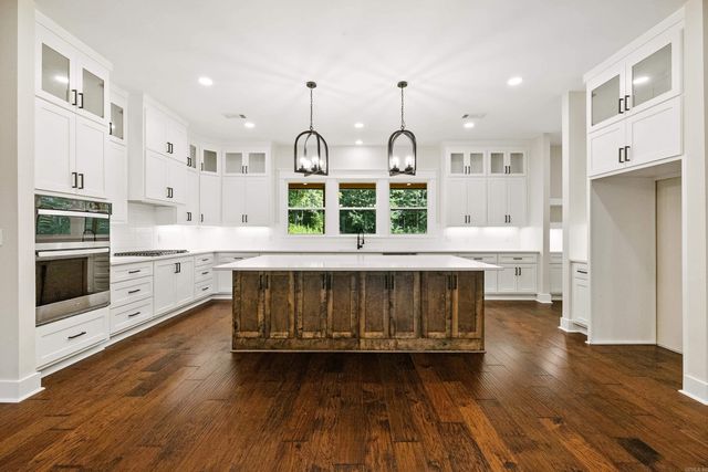 7000 Rolling Manor Drive, Benton, AR 72019