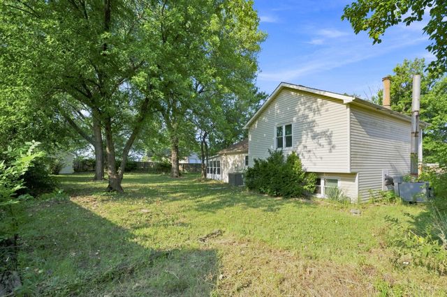 1650 S Willow Oak Ct, Wichita, KS 67230