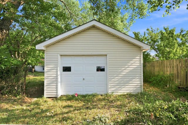 1650 S Willow Oak Ct, Wichita, KS 67230