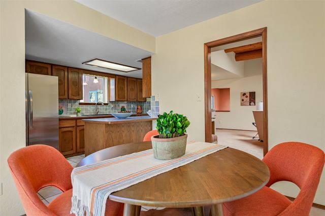 691 Callecita Jicarilla, Santa Fe, NM 87505