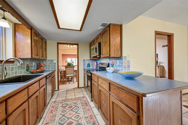 691 Callecita Jicarilla, Santa Fe, NM 87505