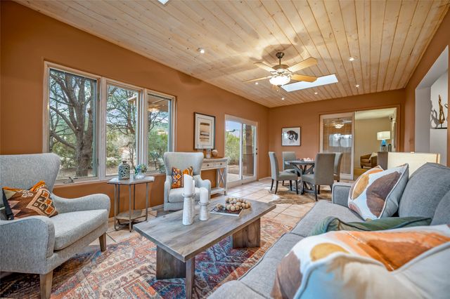 691 Callecita Jicarilla, Santa Fe, NM 87505
