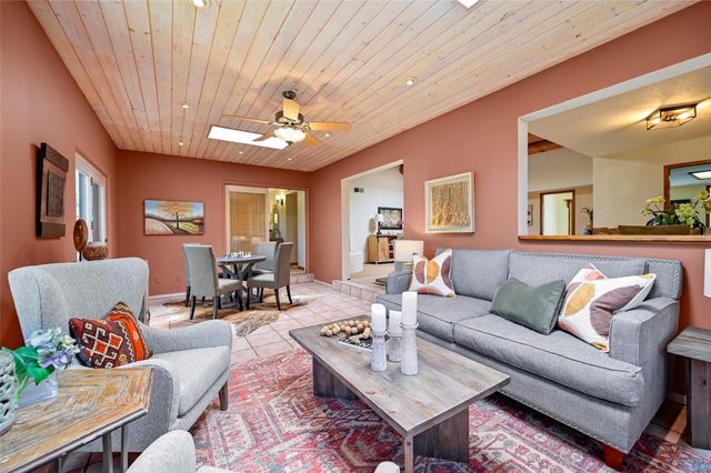 691 Callecita Jicarilla, Santa Fe, NM 87505