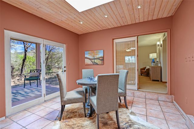 691 Callecita Jicarilla, Santa Fe, NM 87505