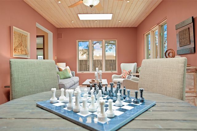 691 Callecita Jicarilla, Santa Fe, NM 87505
