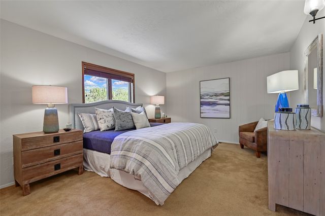 691 Callecita Jicarilla, Santa Fe, NM 87505