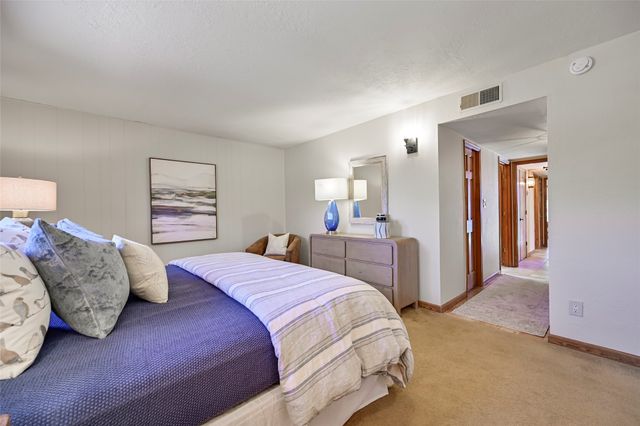691 Callecita Jicarilla, Santa Fe, NM 87505