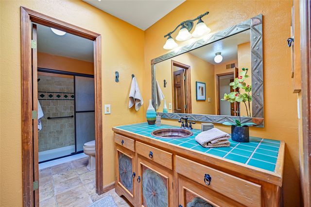 691 Callecita Jicarilla, Santa Fe, NM 87505