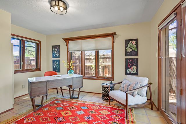 691 Callecita Jicarilla, Santa Fe, NM 87505