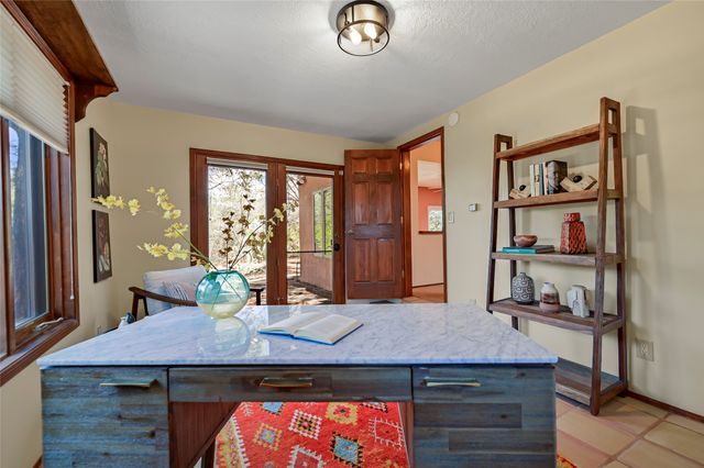 691 Callecita Jicarilla, Santa Fe, NM 87505