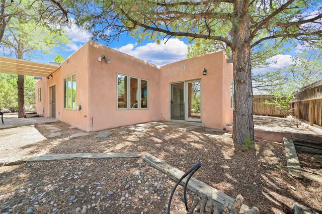 691 Callecita Jicarilla, Santa Fe, NM 87505