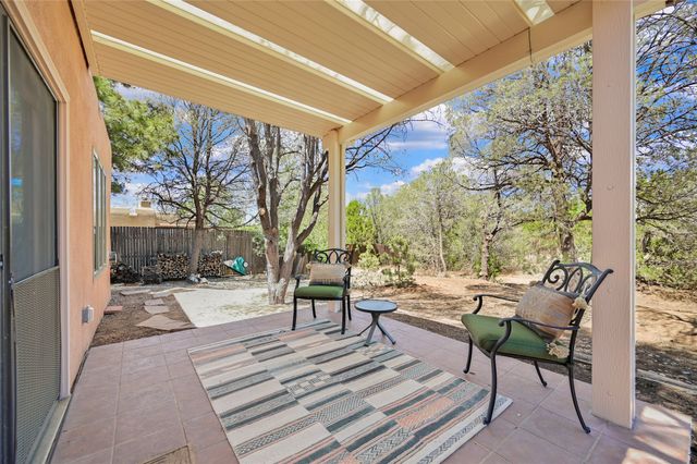 691 Callecita Jicarilla, Santa Fe, NM 87505