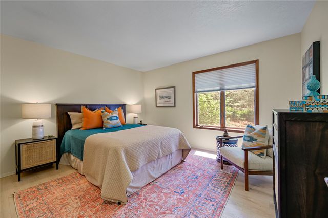 691 Callecita Jicarilla, Santa Fe, NM 87505