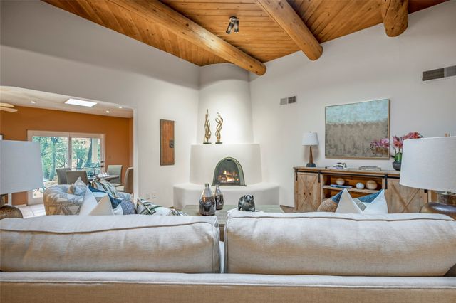 691 Callecita Jicarilla, Santa Fe, NM 87505