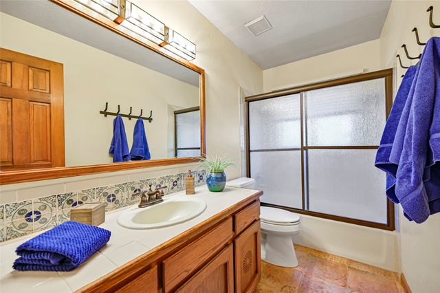 691 Callecita Jicarilla, Santa Fe, NM 87505