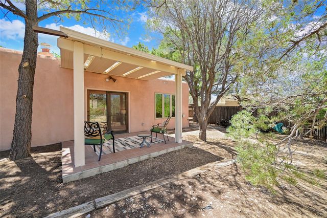 691 Callecita Jicarilla, Santa Fe, NM 87505