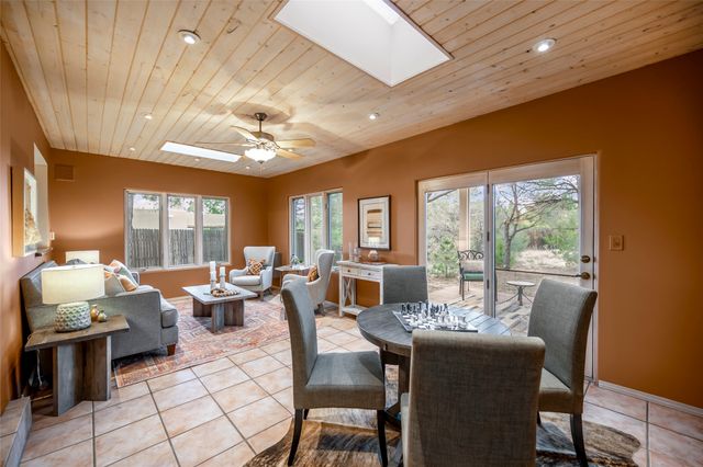 691 Callecita Jicarilla, Santa Fe, NM 87505