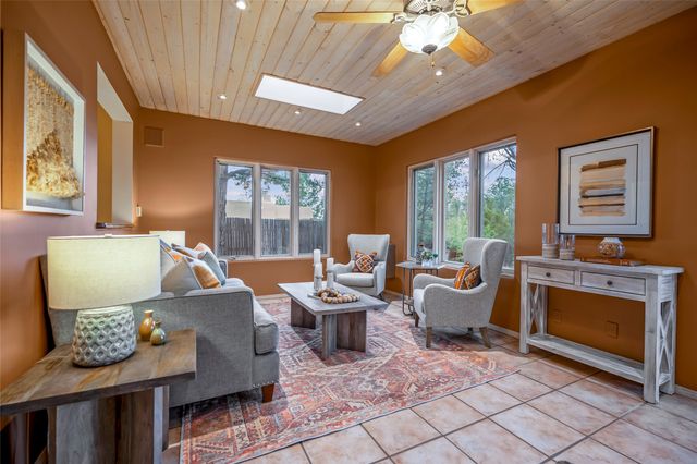 691 Callecita Jicarilla, Santa Fe, NM 87505