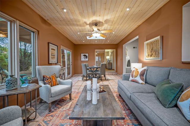 691 Callecita Jicarilla, Santa Fe, NM 87505