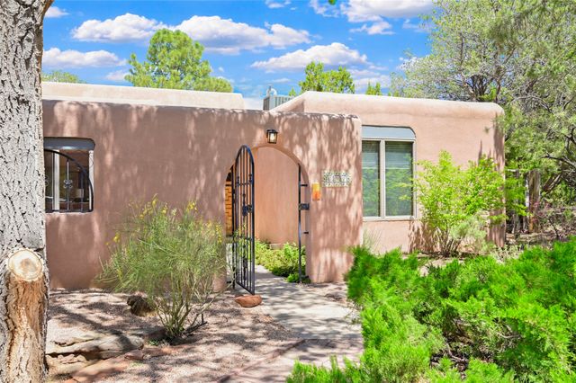 691 Callecita Jicarilla, Santa Fe, NM 87505