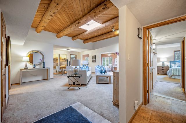 691 Callecita Jicarilla, Santa Fe, NM 87505