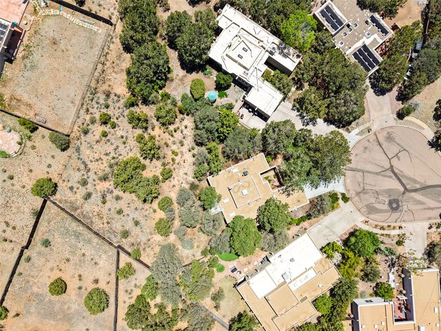 691 Callecita Jicarilla, Santa Fe, NM 87505