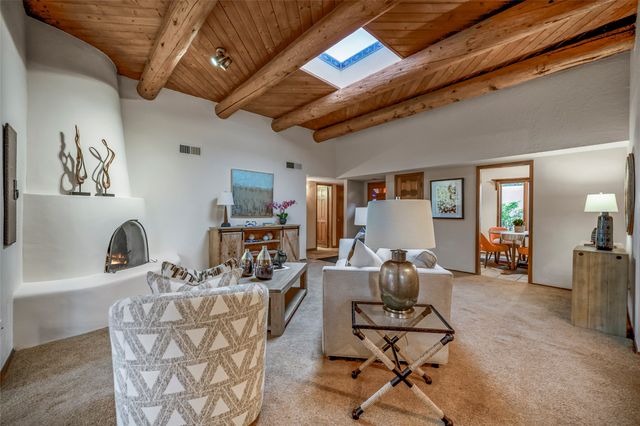 691 Callecita Jicarilla, Santa Fe, NM 87505