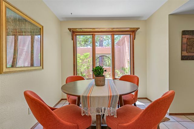 691 Callecita Jicarilla, Santa Fe, NM 87505