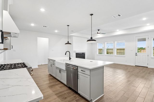 12406 Old Fashion Circle, Mont Belvieu, TX 77535