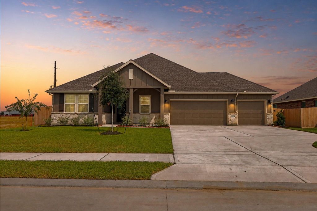 12406 Old Fashion Circle, Mont Belvieu, TX 77535