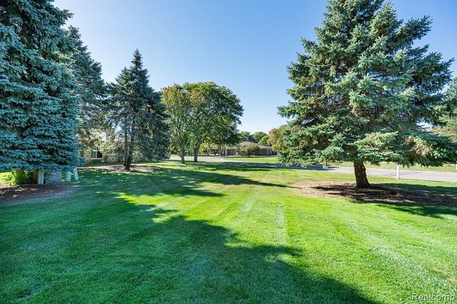 49414 Richmond Court, Shelby Twp, MI 48315