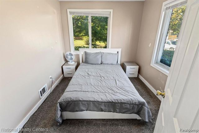 371 Nebraska, Pontiac, MI 48341