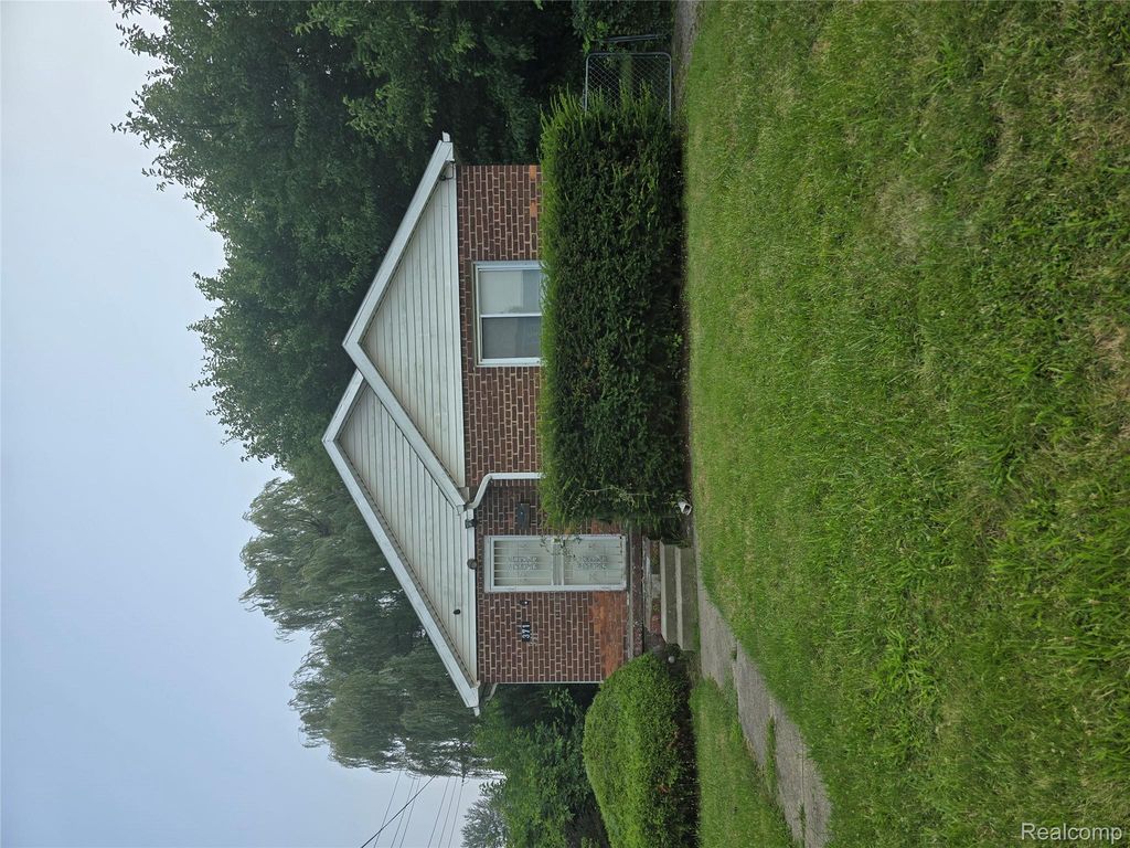 371 Nebraska, Pontiac, MI 48341