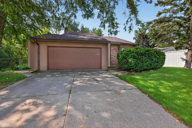 1925 Wembley Road, Waterloo, IA 50701