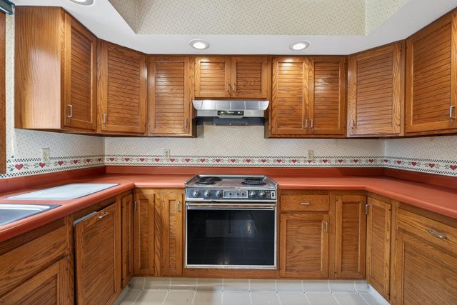 1925 Wembley Road, Waterloo, IA 50701