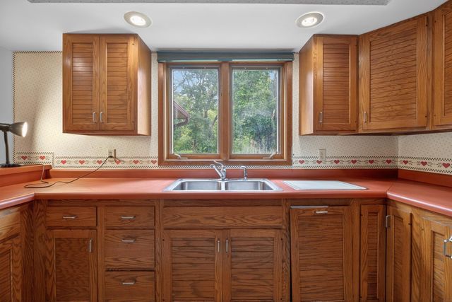 1925 Wembley Road, Waterloo, IA 50701