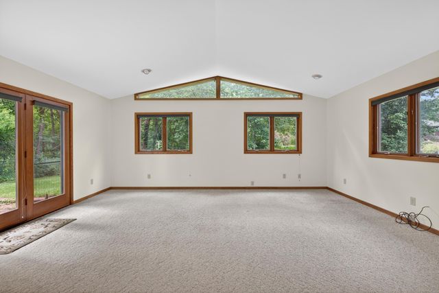 1925 Wembley Road, Waterloo, IA 50701