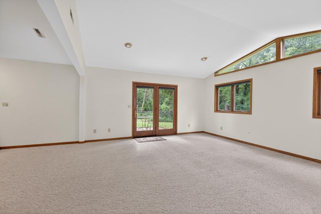 1925 Wembley Road, Waterloo, IA 50701