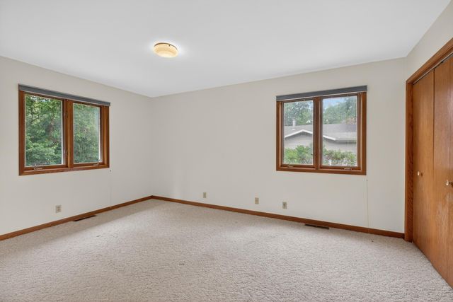 1925 Wembley Road, Waterloo, IA 50701