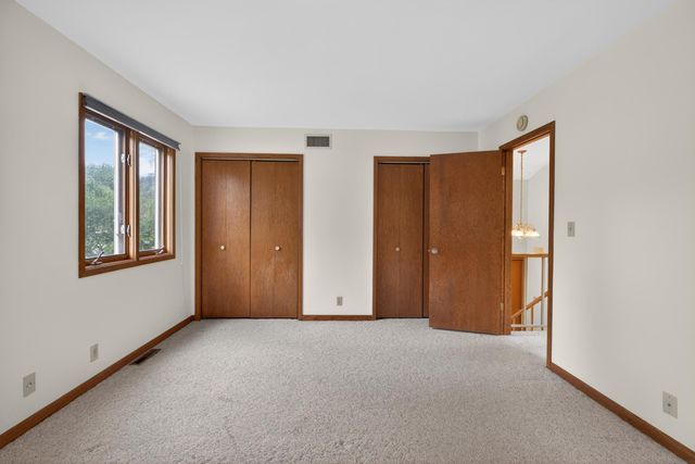 1925 Wembley Road, Waterloo, IA 50701