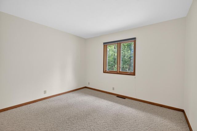 1925 Wembley Road, Waterloo, IA 50701