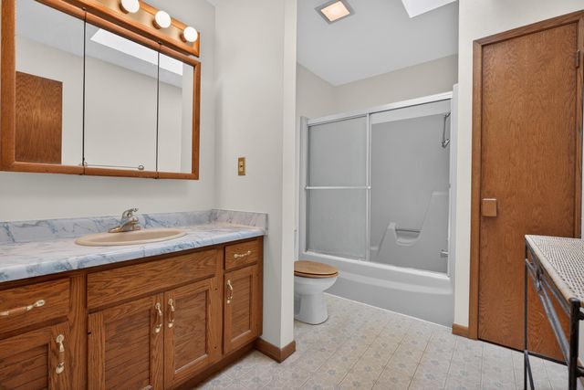 1925 Wembley Road, Waterloo, IA 50701