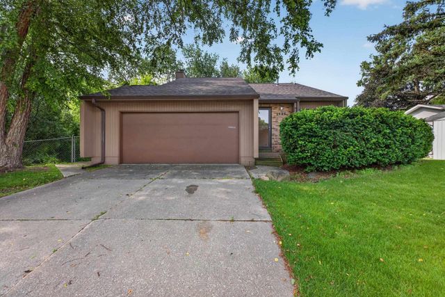 1925 Wembley Road, Waterloo, IA 50701