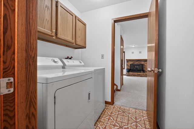 1925 Wembley Road, Waterloo, IA 50701