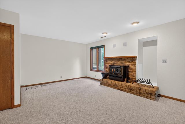 1925 Wembley Road, Waterloo, IA 50701