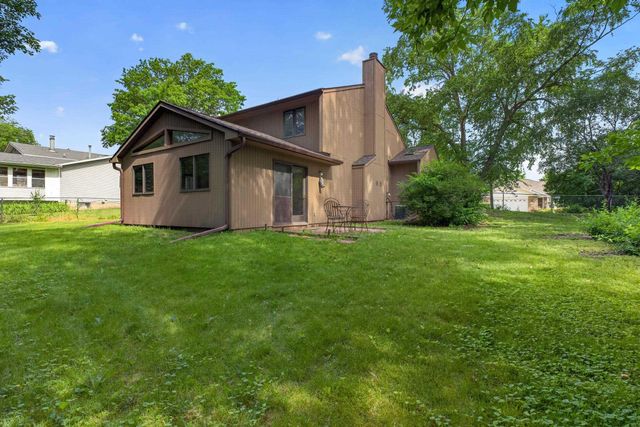 1925 Wembley Road, Waterloo, IA 50701