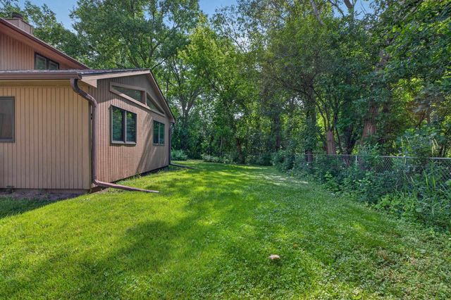 1925 Wembley Road, Waterloo, IA 50701